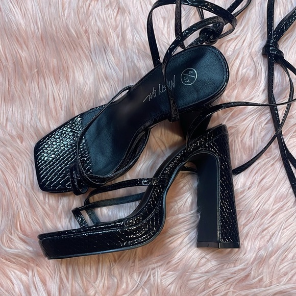 Nasty Gal Black Platform Lace Up Heels Woman’s - Picture 6 of 7